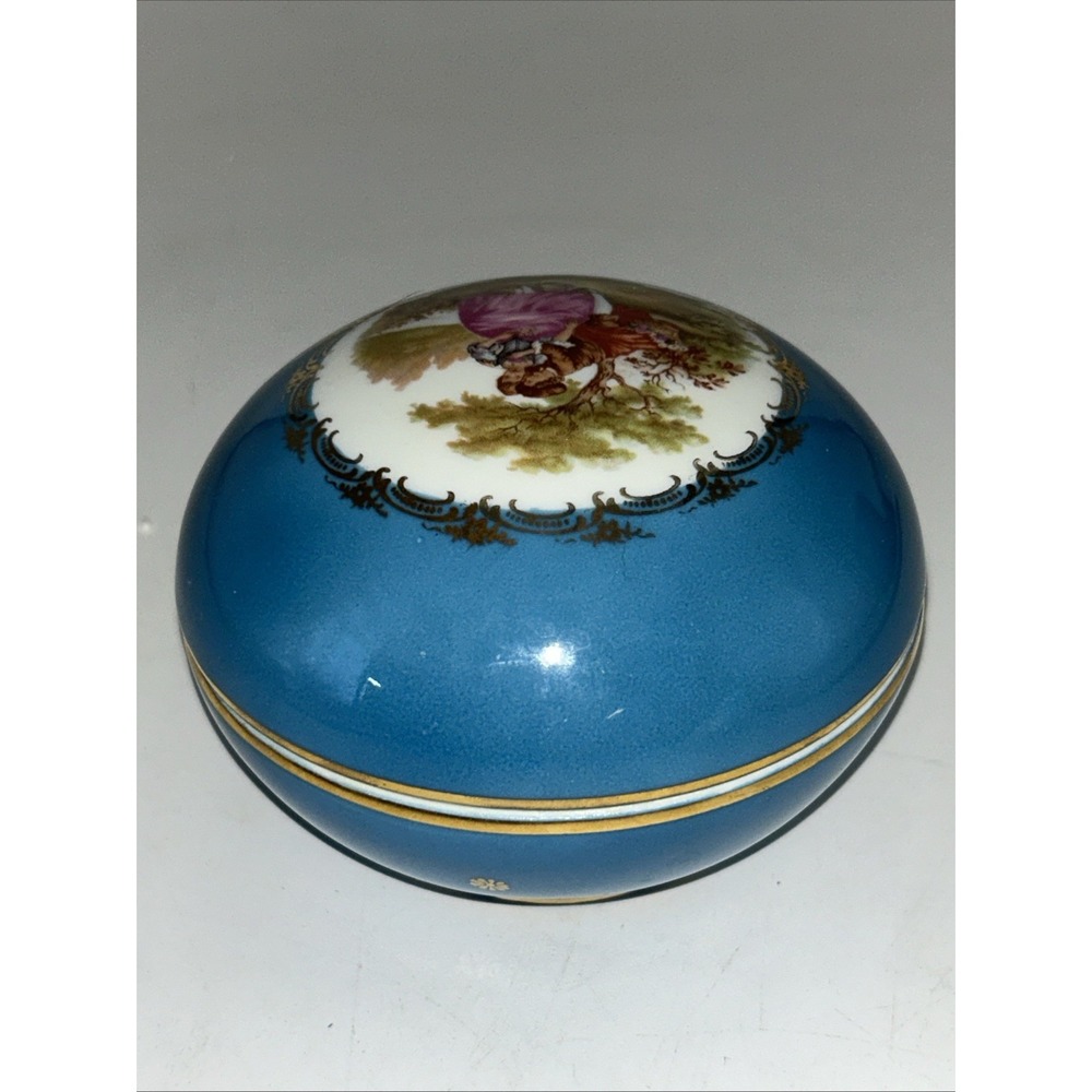 VTG Limoges Courting Couple Scene Blue & Gold Accent Porcelain Trinket Box - Picture 4 of 10